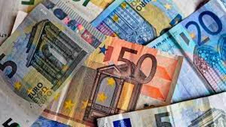 Esconder 250 euros falsos en los calzoncillos para pagar los cubatas de los colegas en Reus