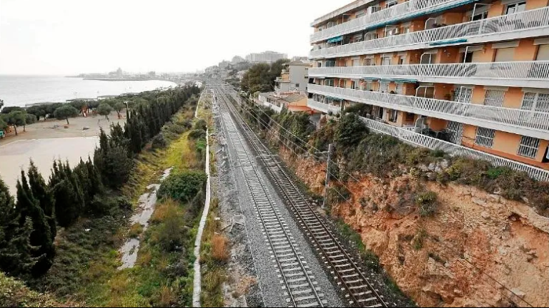Imagen de archivo de un tramo de vías en Tarragona. Foto: Pere Ferré