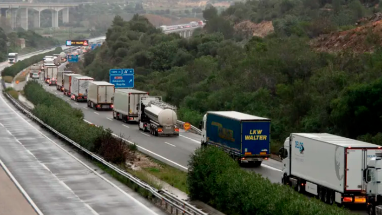 Imagen de un tramo de la AP-7 en Terres de l’Ebre. Foto: Joan Revillas