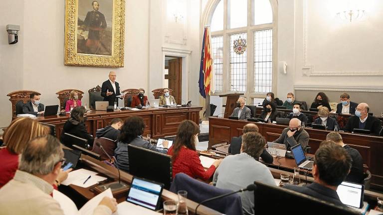 Un instante de la sesión plenaria que se llevó a cabo ayer de manera presencial en el ayuntamiento. Foto: Alba Mariné