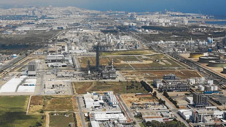 Imagen aérea del polígono petroquímico sur, que fue donde sucedió la explosión de Iqoxe el 14 de enero de 2020. FOTO: Pere Ferré / DT