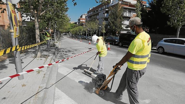 Las obras del nuevo carril bici empezaron esta semana en la calle Comas i Maudell. FOTO:PERE FERRÉ