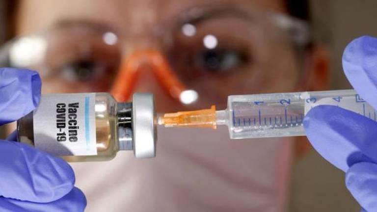 Vacunarse a la vez de gripe y covid no provoca efectos adicionales