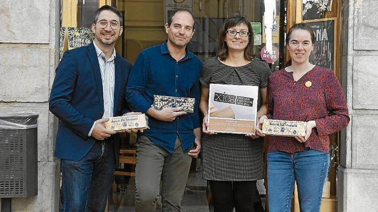 D’esquerra a dreta, els torroners Fernando Sirvent (Tarragona), Toni Hernàndez (Sabadell), Núria del Cacho (Reus) i Eulàlia Sirvent (Vic). foto: alfredo gonzález