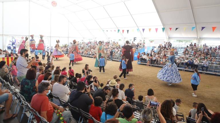 Els Gegants de Reus ballant al Carrer de la Festa.Foto: Alba Mariné