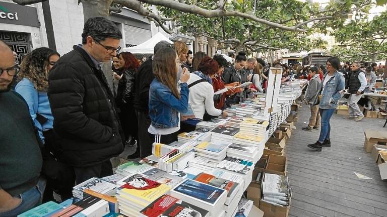 Les tracionals parades de llibres i roses tornaran als carrers de Valls. Foto: Pere Toda