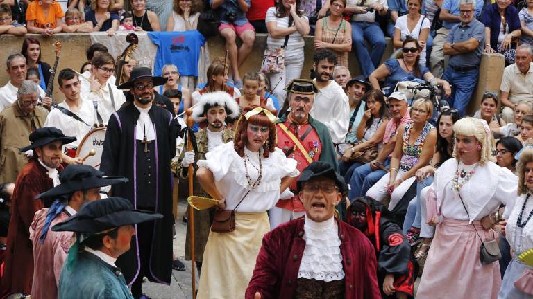 Una representación reciente de Dames i Vells, en las fiestas de Santa Tecla. Foto: Pere Ferré