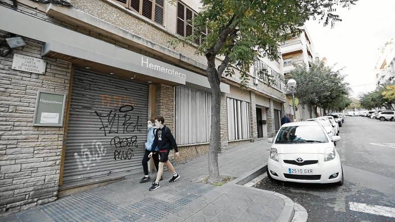 Imagen de la Hemeroteca de Tarragona, cerrada desde que estalló la pandemia. PERE FERRÉ
