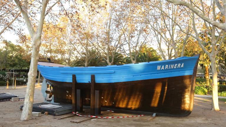 La ‘Marinera’, instalada en una de las entradas al parque, se ha reparado en seis meses. FOTO: ALBA MARINÉ