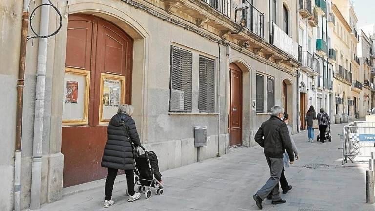 Entrada del Centre Catòlic, situada al carrer de la Presó. foto: Alba Mariné&nbsp;