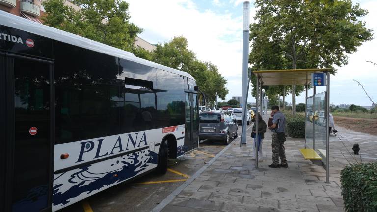 Vila-seca cuenta con 29 paradas, 12 de ellas renovarán o tendrán marquesinas y un sistema de aviso para el bus municipal. FOTO: Fabián Acidres