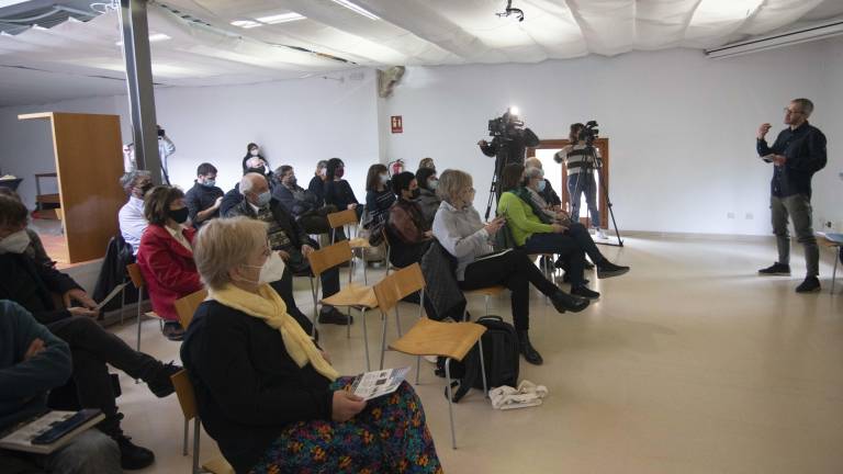 Los autores y autoras presentaron sus libros en un acto en la Casa Canals de Tarragona. foto: àngel ullate