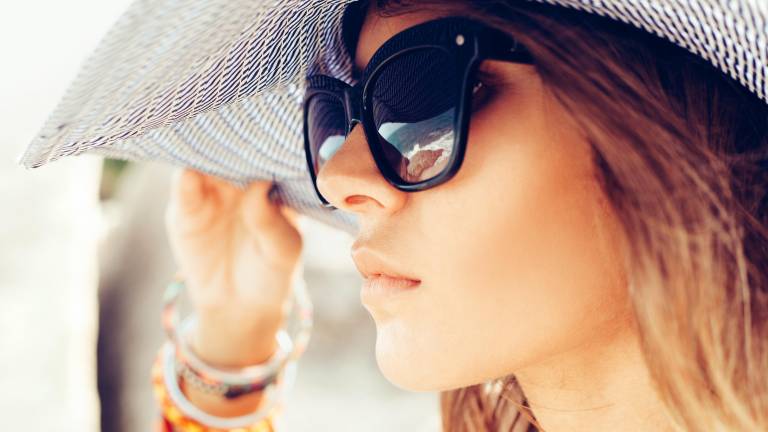 Existe una amplia gama de gafas de sol que protegen la salud ocular de las diferentes radiaciones nocivas. FOTO: G. I.