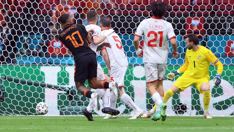 Depay anotó uno de los tres goles de la selección de Países Bajos. FOTO: EFE