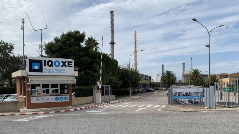 Imagen reciente de la entrada de las instalaciones de Iqoxe. FOTO: DT