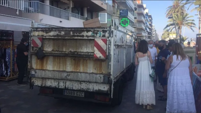 El comercio de la playa de Calafell pide otros horarios para la recogida de basura puerta a puerta