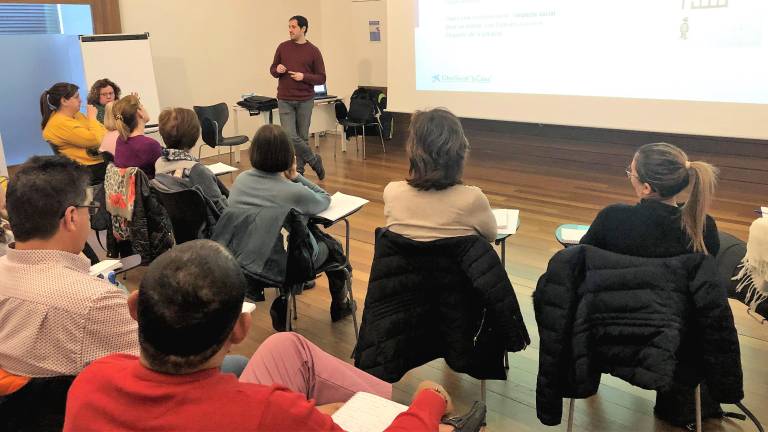 Imagen de uno de los talleres que imparte la Escola de Cuidadors