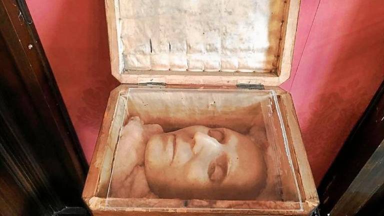 Màscara mortuòria de l’escriptor Giovanni Verga, mort el 1922. FOTO: EDUARD BOADA I ARAGONÈS