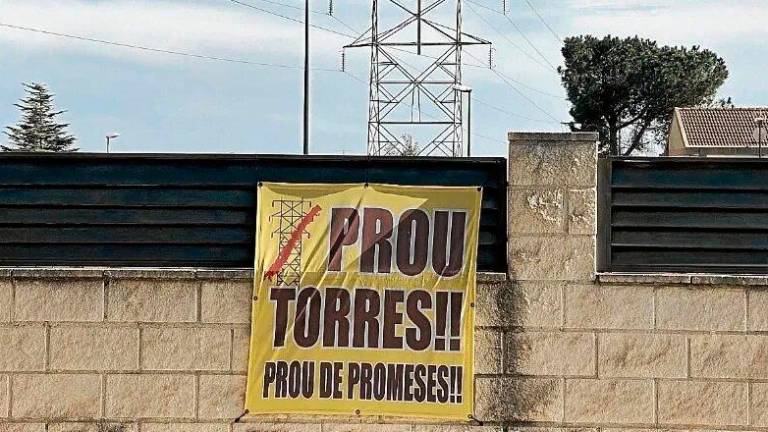 Algunos vecinos del Pinar colocaron pancartas en sus casas contra las torres eléctricas. Foto: Alfredo González