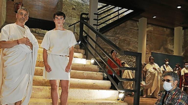 Projecte Phoenix estrena un espectáculo reducido en las escaleras romanas. FOTO: Pere Ferré