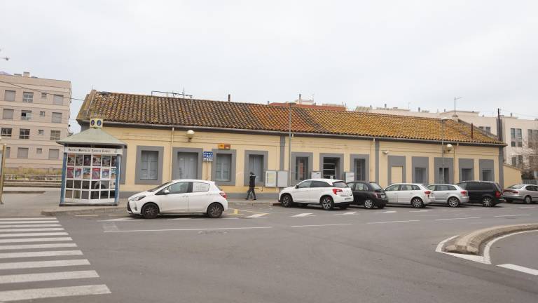 El futuro de la estación de tren de Cambrils ha suscitado un fuerte debate en el municipio. FOTO: Alba Mariné