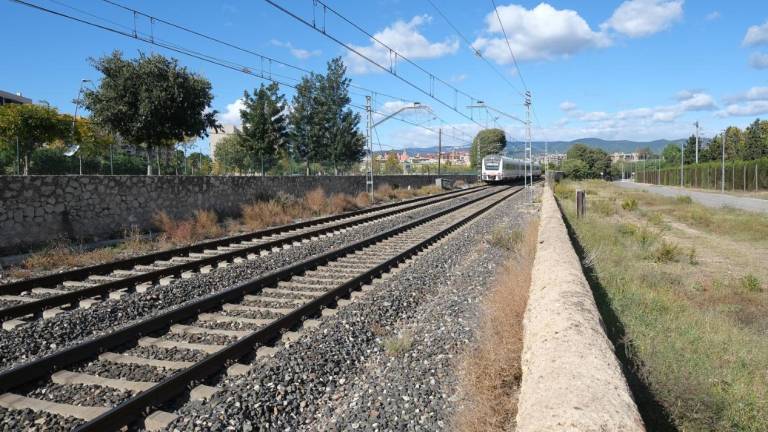 El futuro equipamiento ferroviario se desplegará entre la avenida Josep Pla y la calle Manuel Pedrolo. FOTO: FABIÁN ACIDRES