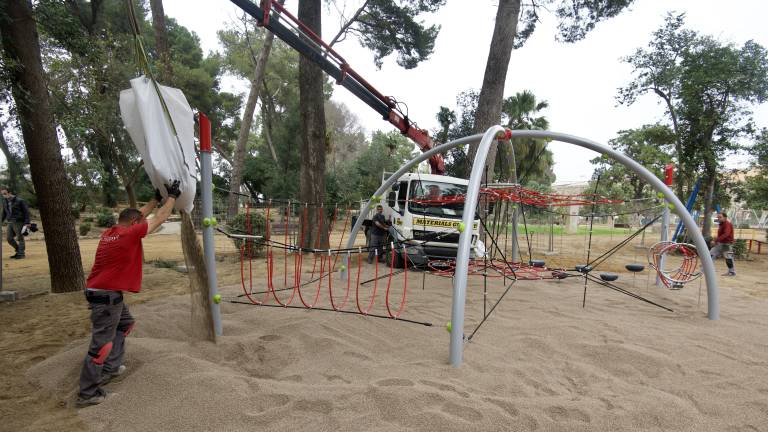 Millores en les zones de lleure infantil del Parc Teodor González. FOTO: JOAN REVILLAS