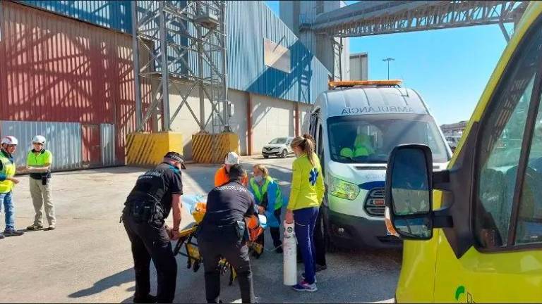 Gran despliegue en el Port de Tarragona por un rescate simulado