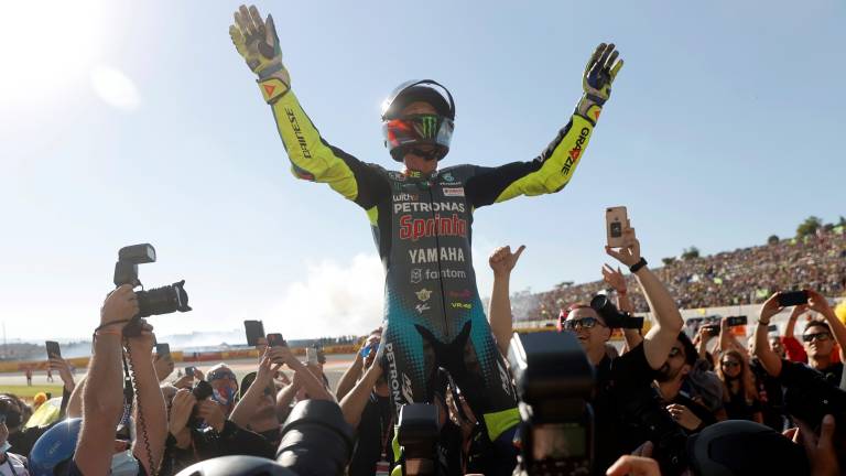 Pilotos, amigos y compañeros de ‘Il Dottore’ se dieron cita en Valencia para despedir a una de las leyendas más grandes de MotoGP. FOTO: EFE