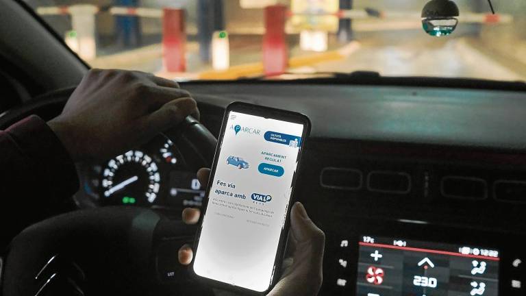 El servicio Via P se activa a través de la app Aparcar y el lector de matrícula del parking detecta automáticamente el vehículo. FOTO: FABIÁN ACIDRES