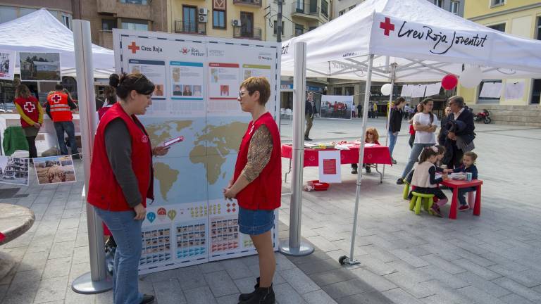 Una de les accions de promoció que porta a terme Creu Roja a la demarcació de Tarragona. foto: joan revillas