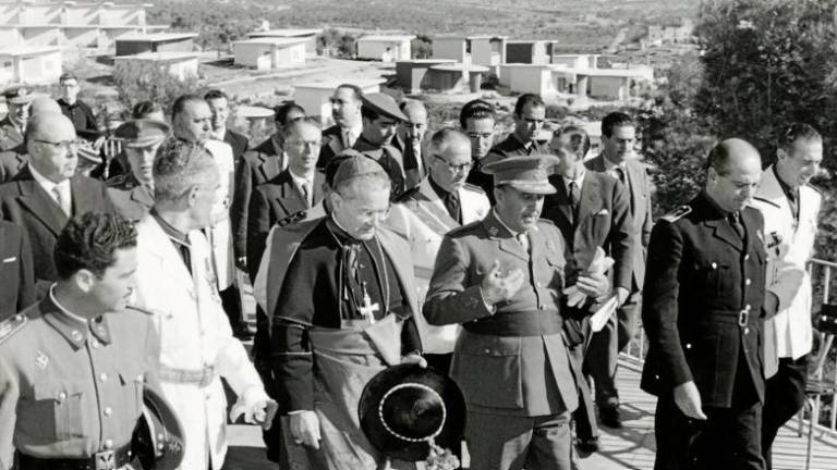 Francisco Franco visitó la Residencial el 24 de octubre de 1957. También estuvo en la Laboral y en el Ayuntamiento de TGN. FOTO: VALLVÉ/CENTRE D’IMATGES DE TGN/L’ARXiu