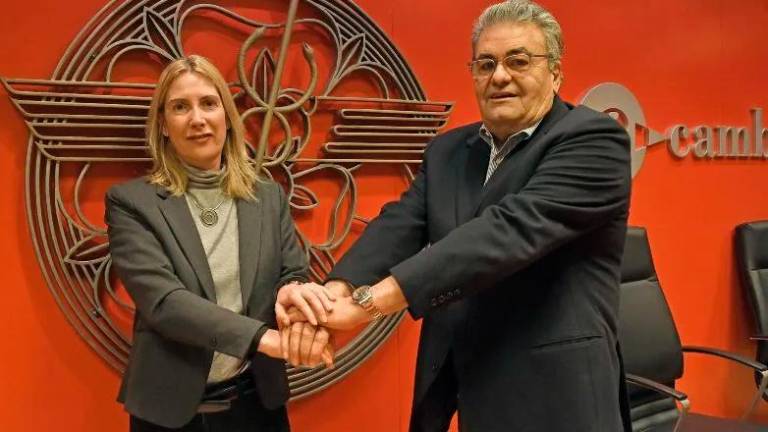 Àgata Girbes y Jordi Just, mostrando el pacto alcanzado en febrero de 2019, cuando se explicó públicamente. foto: Alfredo González