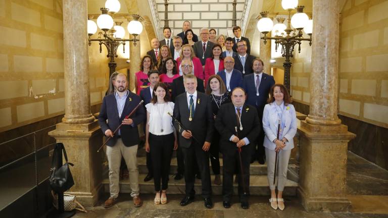 Imagen de los 27 concejales que iniciaron el mandato el 15 de junio de 2019. FOTO: PERE FERRÉ
