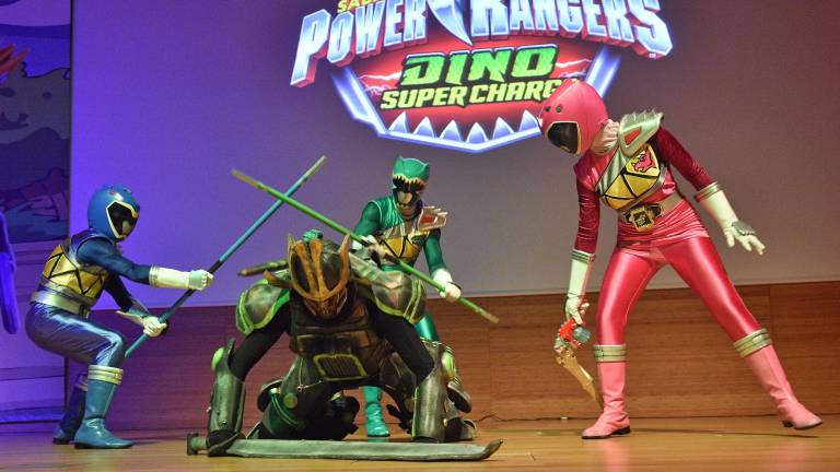 Los Power Rangers, ayer durante su actuación en exproReus para acabar con las fuerzas del mal. FOTO: a. gonzález