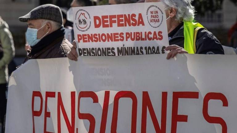 El aumento de la mortalidad por la pandemia ha reducido en un 0,8 % de media los costos de las pensiones. EFE