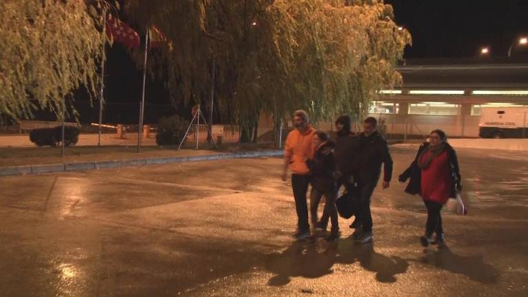 Tres de los CDR investigados por terrorismo salieron anoche de la prisión de Soto del Real tras abonar las fianzas. FOTO: ACN