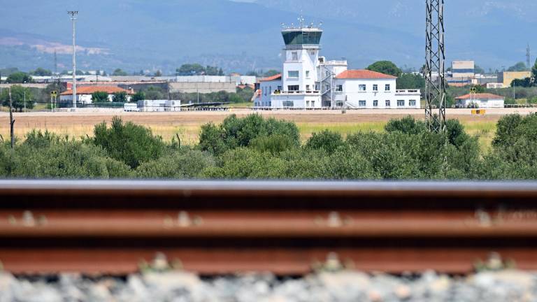 Una imagen de archivo de la torre de control del Aeropuerto de Reus. FOTO: ALFREDO GONZÁLEZ