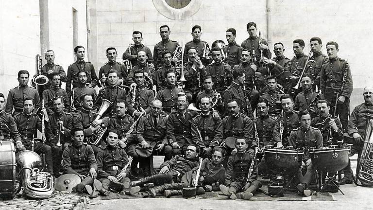 Banda del regiment Luchana (1911-1920) de la mateixa tipologia que la del Soria. FOTO: Mariano Marsal Ferrate · Arxiu Lluís Bonancia · Tarragonavintage