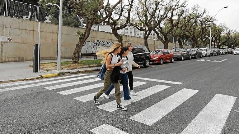 En el Martí i Franquès han habilitado un paso de peatones. Foto: Pere Ferré