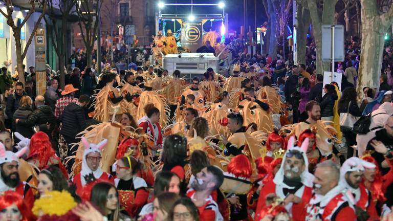Cincuenta carrozas y miles de personas salieron a la calle para disfrutar del Carnaval. FOTO: Alfredo González