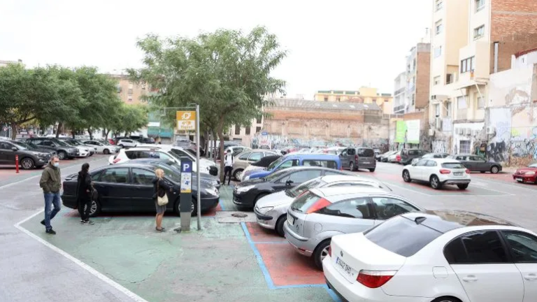 El proyecto del Ayuntamiento en la antigua Hispania pasaba por eliminar el actual parking de zona azul de la Riera Miró (imagen de archivo). FOTO: ALBA MARINÉ