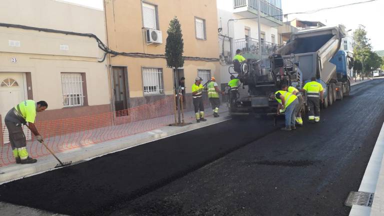 Imagen de las obras de asfaltado de la calle Roger de Llúria: Foto: Cedida