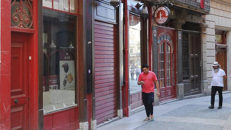 El histórico Cafè de Reus de la calle Metge Fortuny lleva más de un año cerrado. FOTO: Alfredo González