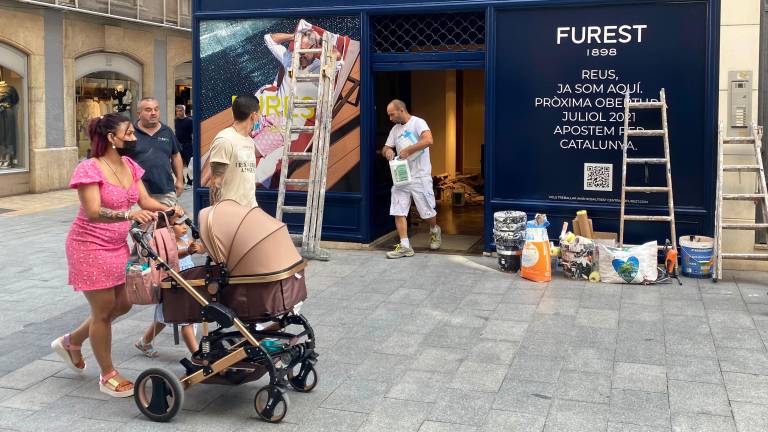 Las obras en el local que acogerá la firma Furest en la calle Llovera ya están en marcha. FOTO: A. GONZÁLEZ