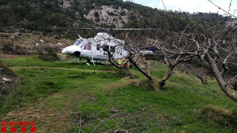 Els Bombers rescaten amb helicòpter una excursionista a Paüls