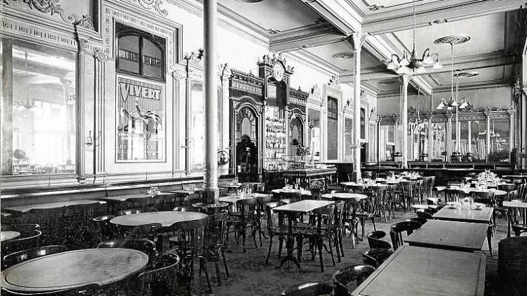 Gran Café Tarragona. Cerró sus puertas el 4 de abril de 1956. Se convirtió en un garaja. FOTO: TARRAGONA ANTIGA