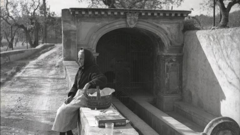 Imagen de la ‘Venedora d’Anissos’. FOTO: CIMIR / COL·LECIÓ JOSEP ORNOSA SOLER / AUTOR: JOSEP ORNOSA SOLER, CIRCA 1960
