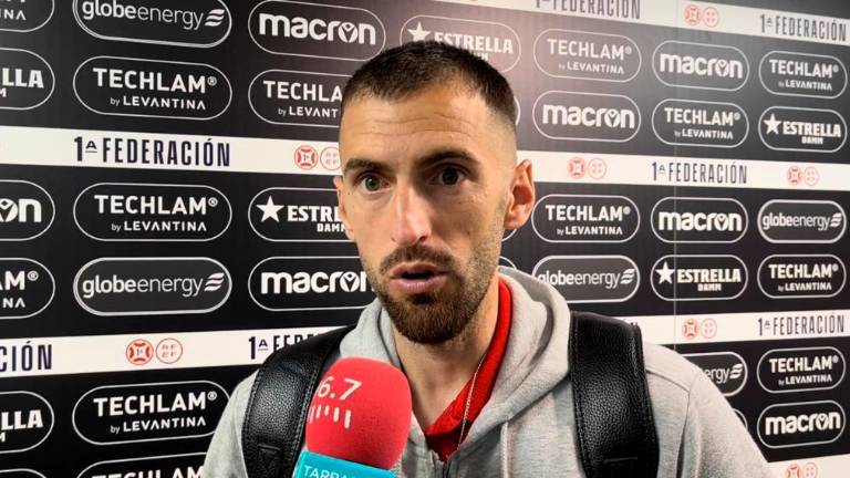 Manu García a la salida de la zona mixta de Castalia. Foto: Nàstic