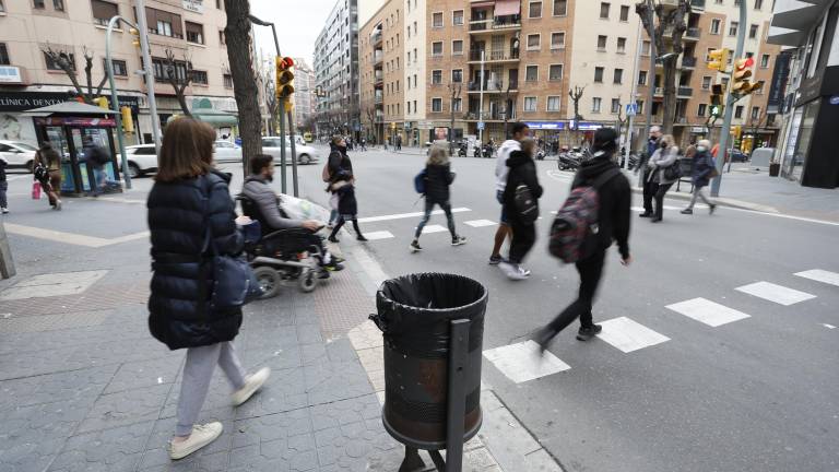 Las colillas de cigarro son uno de los residuos urbanos más presentes en Tarragona. foto: pere ferré